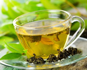 Glass-Cup-of-Nettle-Tea-1320x1297